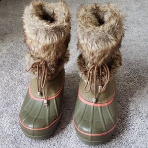 Khombu green duck and (faux) fur winter boots